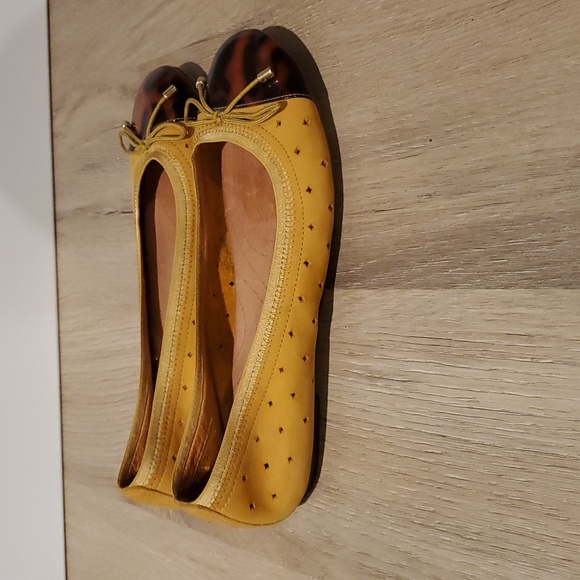 Indigo by Clarks Women's Ballet Flats Size 7. Mustard color leather. - Picture 3 of 10